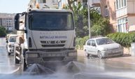 Battalgazi’de Sokaklar Yıkandı, Atıklar Toplandı