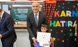 Başkan Er öğrencilerin karne heyecanına ortak oldu