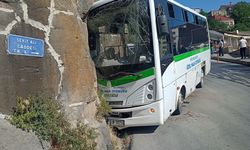 Kale duvarına çarpan otobüsteki 5 kişi yaralandı
