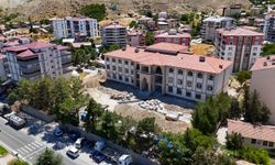 Darende Öğretmenevi inşaatında sona yaklaşıldı