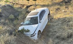 Erzincan’da Otomobil Şarampole Devrildi: 3’ü Çocuk 6 Yaralı