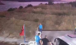Elazığ'da fırtına etkili oldu: Feribot iskeleye yanaşamadı