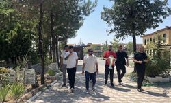 Şampiyonluk kupası, emektar gazetecisinin kabrine götürüldü