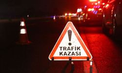Ehliyetsiz sürücü polis aracıyla çarpıştı: 3 yaralı