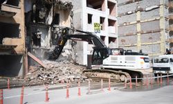 Yeşilyurt’ta Metruk Bina Yıkıldı