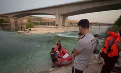 Fırat Nehri’nde Mahsur Kalan 10 Kişi Kurtarıldı