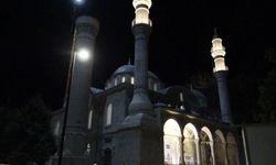Yıkılan Yeni Cami Yeniden Yükseliyor: Işıkları Yandı