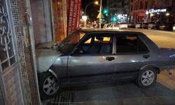 Kontrolden Çıkan Otomobil Dershaneye Daldı