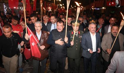 Binlerce Malatyalı Kortej Yürüyüşüne Ve Fener Alayına Katıldı