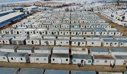 Malatya'da 10 bin kişinin barınacağı konteyner kente aileler yerleşmeye başladı