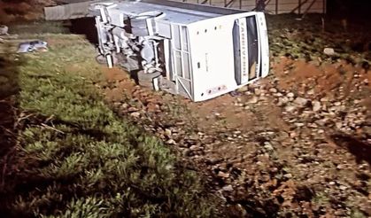 Taraftarları taşıyan midibüs devrildi, 27 taraftar yaralandı