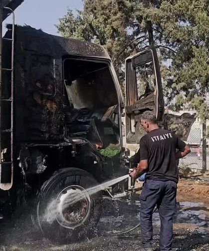 Nusaybin’de Park Halindeki Kamyon Alevlere Teslim Oldu