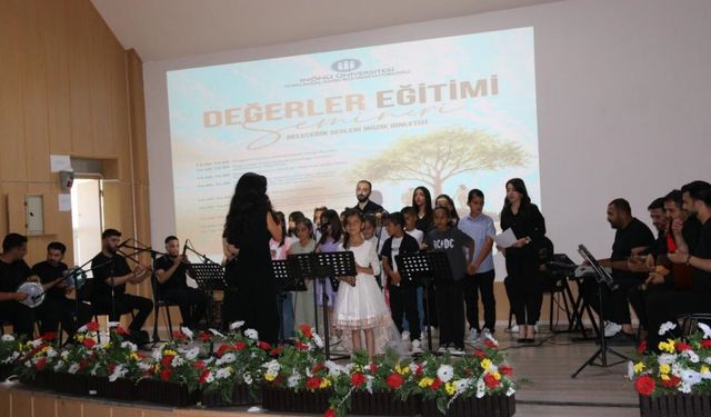 'Değerler Eğitimi Semineri' ve 'Geleceğin Sesleri Müzik Programı' gerçekleştirildi