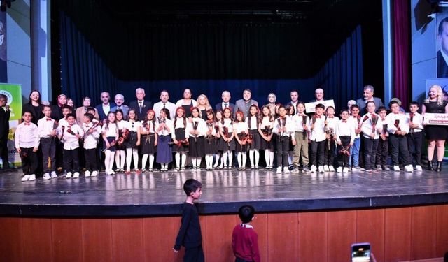 Yeşilyurt’ta Anneler Günü’ne Özel Şiir Yarışması Duygu Dolu Anlara Sahne Oldu