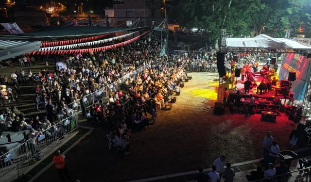 28. Yeşilyurt Kültür, Spor ve Kiraz Festivali'nde türkü dolu gece