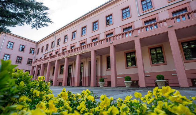 Adalet Bakanlığı 900 icra kâtibi alacak