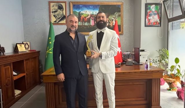 Akif Manaf’a 'Demokrasi ve Barış Ödülü' Verildi