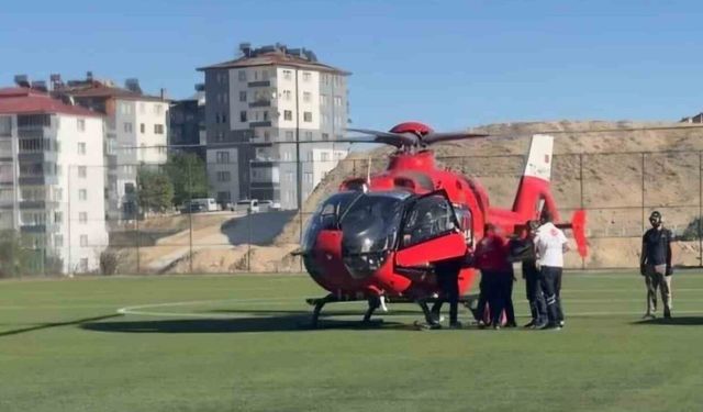 Bacağı kırılan yaşlı adam ambulans helikopterle Malatya'ya sevk edildi