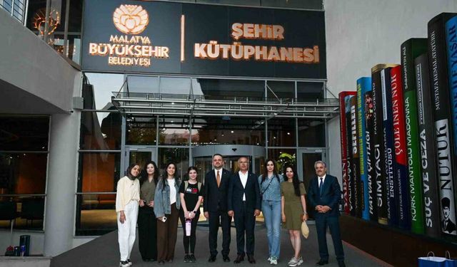 Bakan Yardımcısı Dr. Enes Eminoğlu'ndan Şehir Kütüphanesine tam not