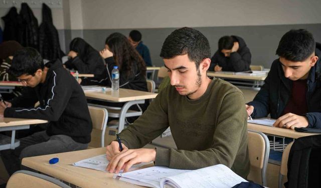 Büyükşehir Belediyesi 507 YKS öğrencisini sınava hazırladı