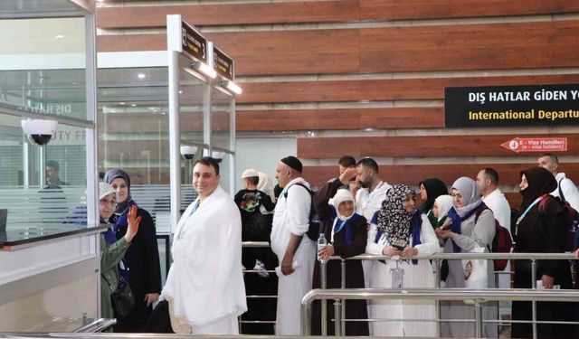 Elazığ'da 206 kişi umreye uğurlandı