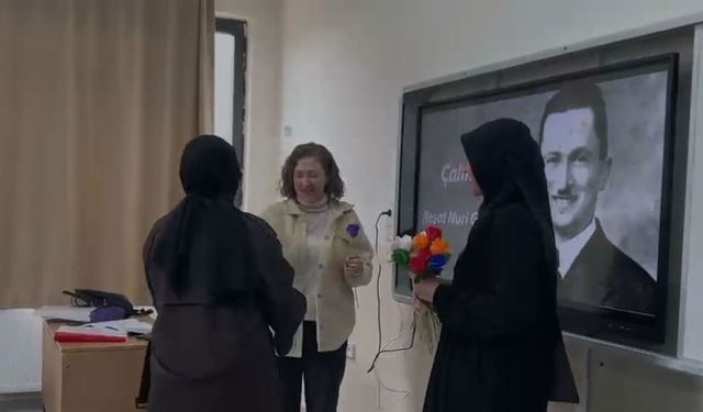 Vefa örneği: öğrencilerden öğretmenlerine anlamlı hediye
