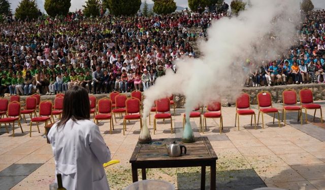 Bilim gösterileri büyük ilgi gördü