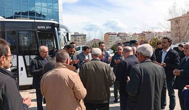 Kovancılar'da umre kafilesi dualarla uğurlandı
