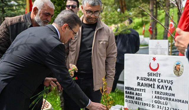 Kurban Bayramı arifesinde şehitlikler ziyaret edildi