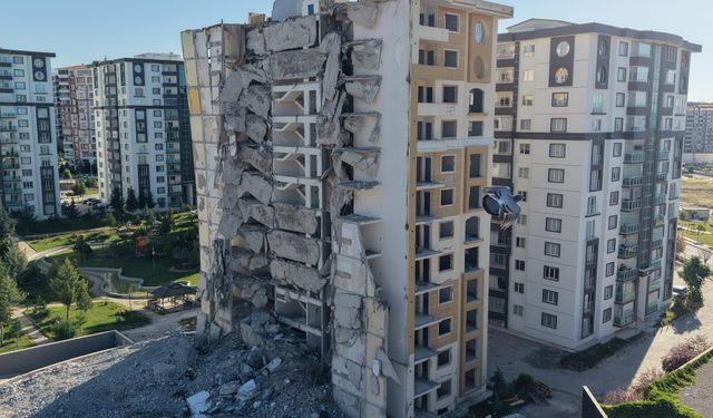 Şehristan Evleri’nde Yıkım Krizi: Beton ve Demir Yoğunluğu İş Makinelerini Durdurdu