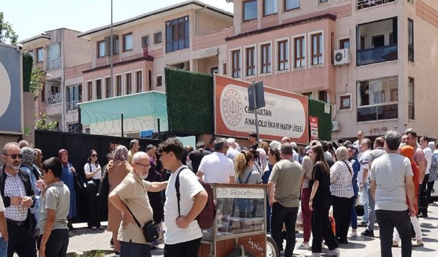 YKS'nin ikinci oturumu AYT başladı: 1,6 milyon aday ter döküyor