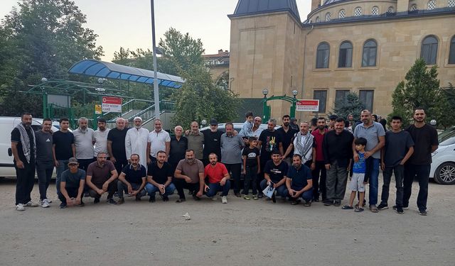Filistin İçin Yola Çıktılar: 12 Gönüllü Dualarla Uğurlandı