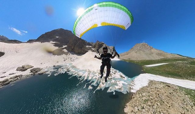 Kayak ve yamaç paraşütü gösterisi yapıldı