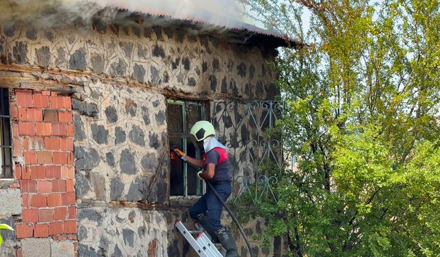 Elazığ'da evde çıkan yangın söndürüldü