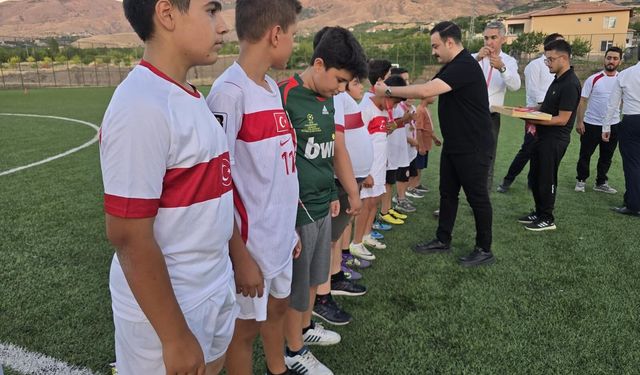 Kur'an kursu öğrencileri futbol turnuvasında buluştu
