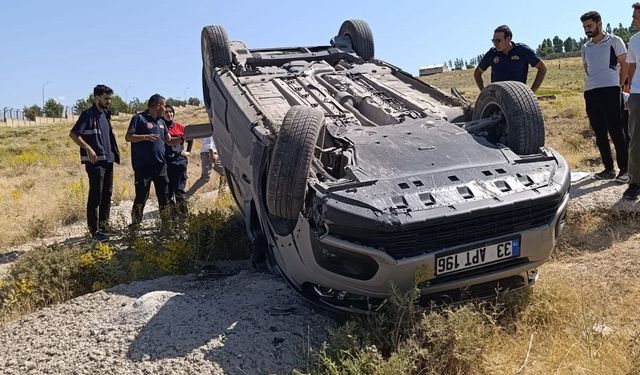 Van'da Kamyonet takla attı: 4 yaralı