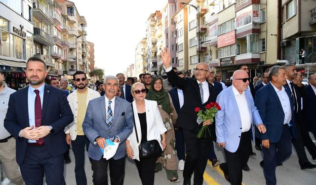Kayısı Festivali kortej yürüyüşü coşkuyla yapıldı