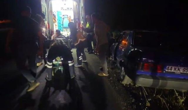 Lastik Patladı, Araç Refüje Çarptı: 1 Yaralı