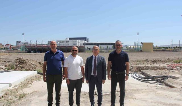 Spor Vadisi'ne modern futbol sahası