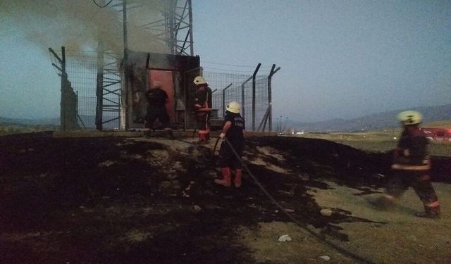 Baz İstasyonunda Yangın: Kullanılamaz Hale Geldi