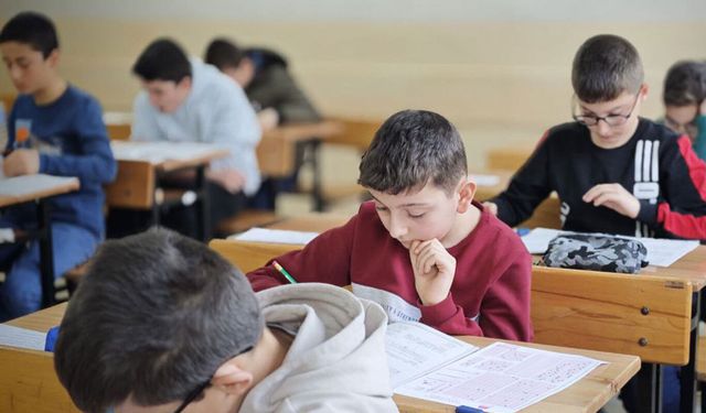 Güvenlik, Telefon Yasağı ve Ücretsiz Eğitim Vurgusu