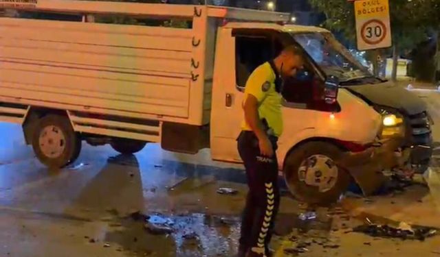 Yeşilyurt’ta Transit ile Otomobil Çarpıştı: 3 Yaralı