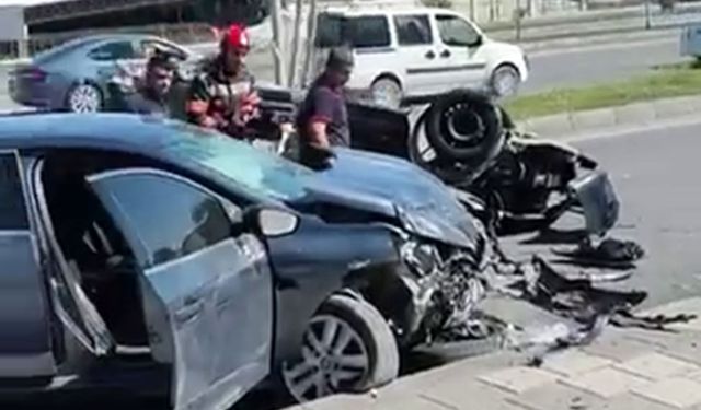 Yeşilyurt’ta İki Otomobil Çarpıştı: 3 Kişi Yaralandı