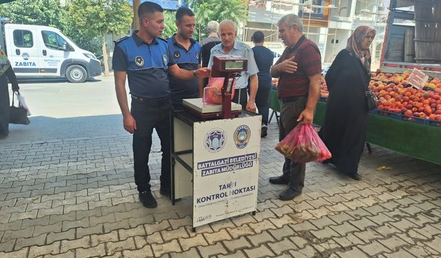 Zabıta Ekiplerinden Semt Pazarında Sıkı Denetim