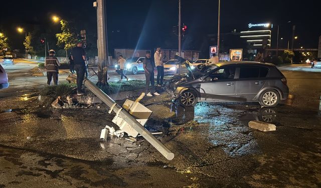 Elazığ’da Otomobil ile Motosiklet Çarpıştı: 5 Yaralı