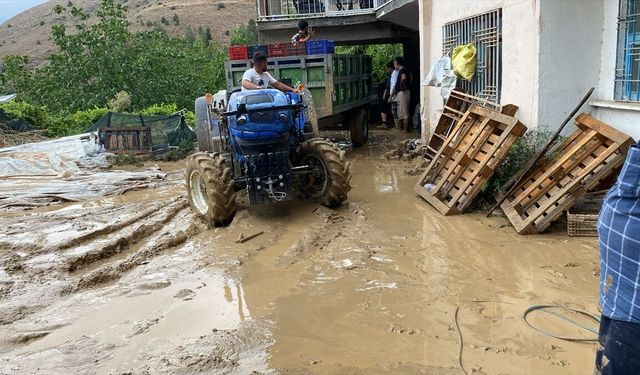 Hekimhan’da Sağanak Su Baskınlarına Yol Açtı