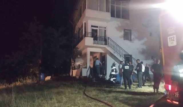Akçadağ’da İki Katlı Evde Yangın: Maddi Hasar Oluştu