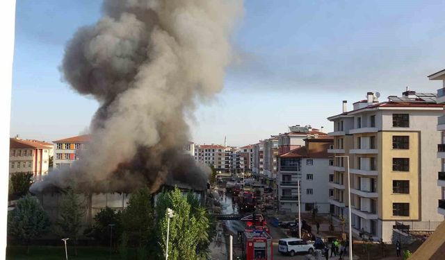 İşçilerin kaldığı yatakhanede korkutan yangın