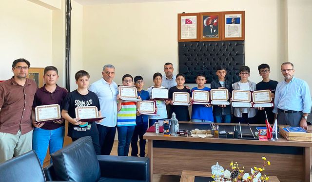 Hafızlık Sevinci: Öğrencilere Belgeleri Takdim Edildi