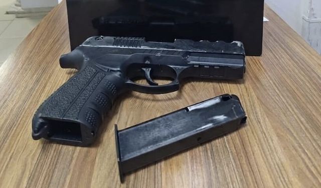 Araç Kurşunlandı, Şüpheli Ruhsatsız Tabancayla Yakalandı